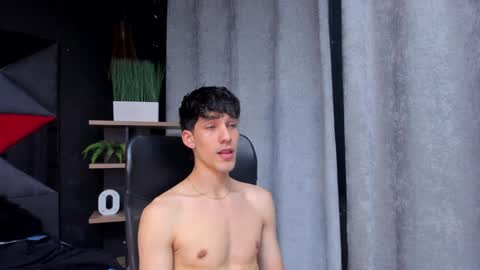 Noah Brigth online show from December 19, 1:50 am