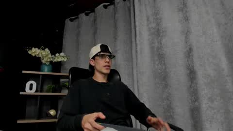 Noah Brigth online show from February 27, 3:51 am