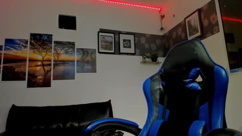 noah_flynn1 online show from February 28, 9:46 am