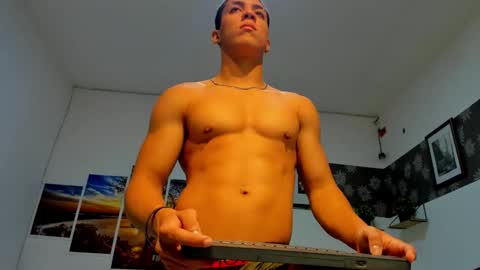 Snapshot of noah_flynn1 chatting on September 18, 4:27 am noah_flynn1 online show from September 18, 4:27 am