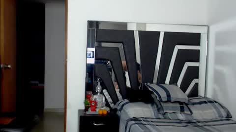 Noah Harris01 online show from December 2, 10:56 am