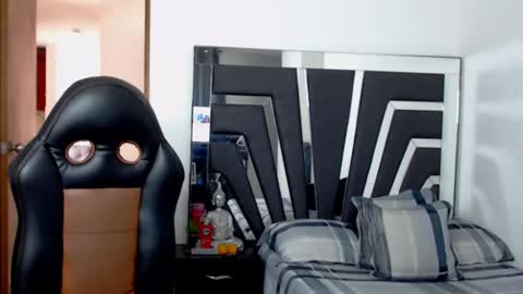 Noah Harris01 online show from December 1, 5:04 pm