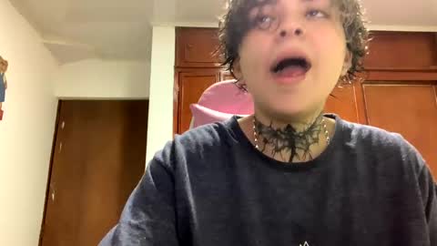 noah hehim    online show from January 29, 11:25 pm