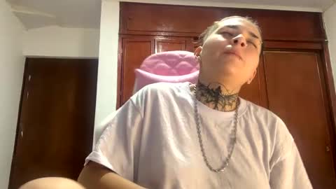 noah hehim    online show from January 24, 11:34 pm