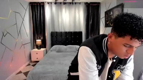 Snapshot of noah_smith04 chatting on February 22, 1:57 pm noah_smith04 online show from February 22, 1:57 pm