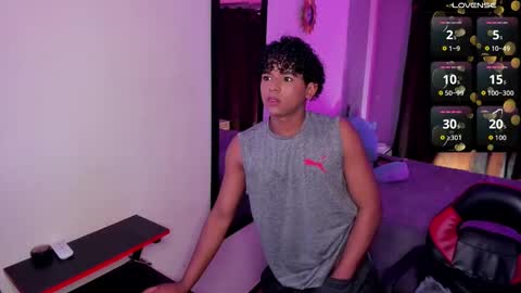 Snapshot of noah_smith04 chatting on October 4, 9:01 pm noah_smith04 online show from October 4, 9:01 pm