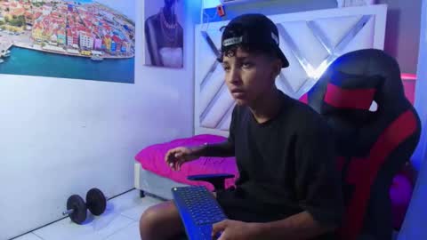 NOAH SMITH online show from March 14, 4:16 am