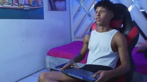 NOAH SMITH online show from March 12, 3:43 am