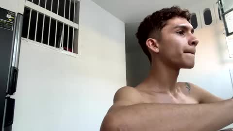 Snapshot of noah_tyler_ chatting on January 27, 10:27 pm noah tyler online show from January 27, 10:27 pm