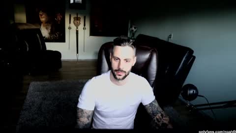 Noah Fitt online show from April 25, 2:36 am