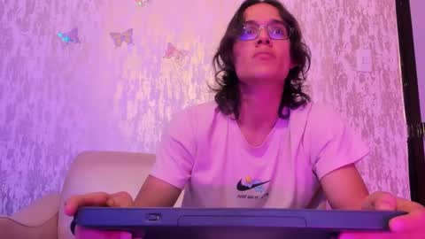     online show from March 17, 12:54 pm