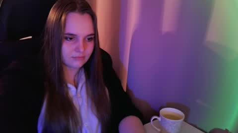 noir_ember_ online show from October 28, 2:07 pm