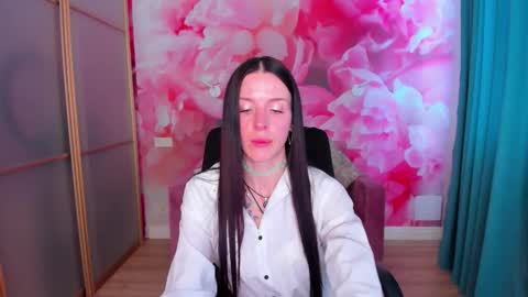 NoirDiva online show from May 2, 12:00 pm
