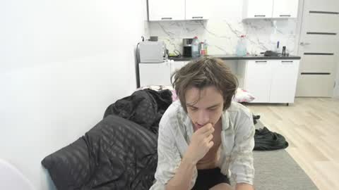 nolan_sagee online show from July 4, 11:25 am