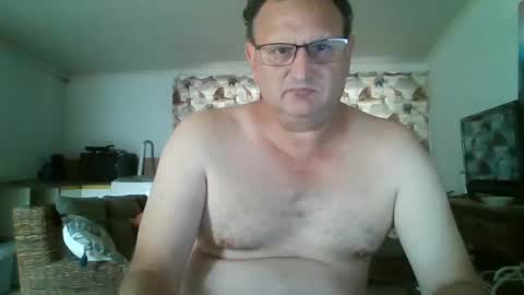 Snapshot of nollie244 chatting on December 13, 10:19 am Nollie online show from December 13, 10:19 am