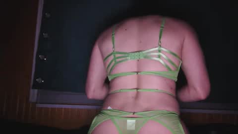 Snapshot of noon_ee chatting on October 23, 4:25 am Noon ee online show from October 23, 4:25 am