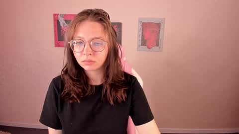 Snapshot of noora_moore chatting on September 22, 12:04 am NOORA online show from September 22, 12:04 am