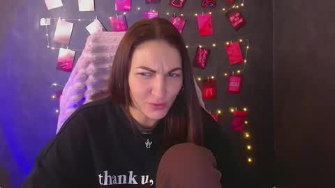 Nora online show from December 4, 2:05 pm