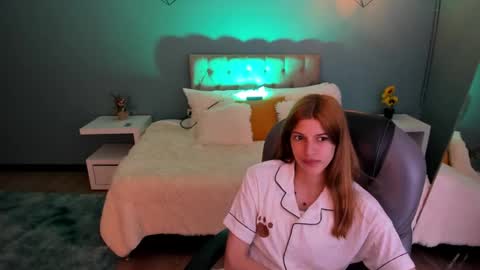 Nora online show from January 10, 8:47 pm