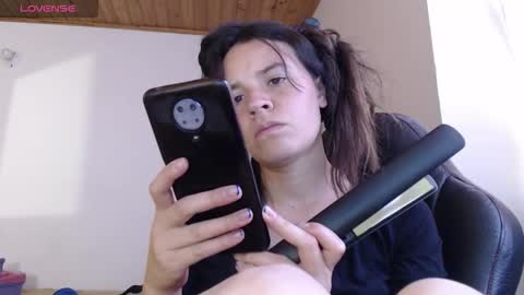 noreen_ online show from December 1, 6:28 pm