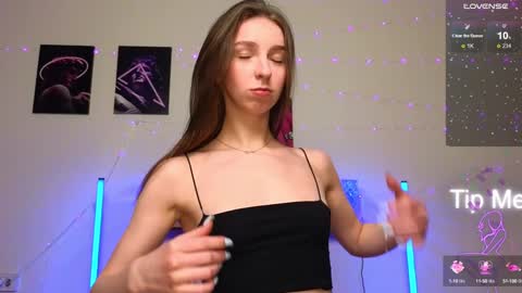 Hello My name is Helene NTMU  Finger up if u like what u see online show from January 27, 2:13 pm