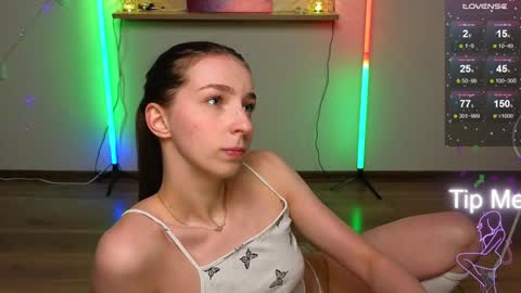 Hello My name is Helene NTMU  Finger up if u like what u see online show from January 24, 5:21 pm