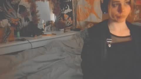 Lucy online show from October 25, 2:45 am