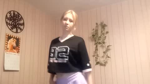 Sari  It is my first day  online show from March 10, 3:16 pm