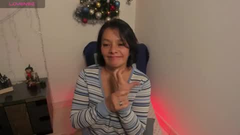 nuit_rose online show from December 18, 2:51 am