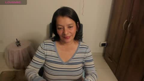 nuit_rose online show from April 24, 12:34 am