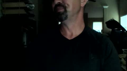 nvrenuff1979 online show from May 8, 11:38 am