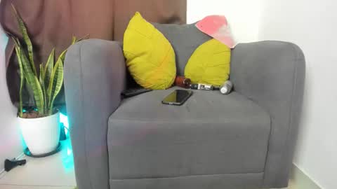 Nia online show from February 27, 11:30 pm