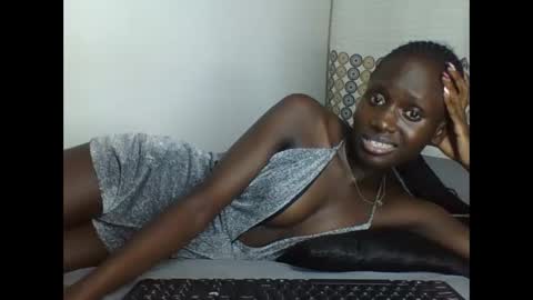 nylamoon1 online show from May 19, 1:56 am