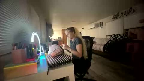 Snapshot of nymphomaticbaby chatting on October 29, 4:47 am nymphomaticbaby online show from October 29, 4:47 am