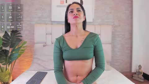 nyxee_ online show from April 27, 4:21 am