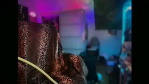 nyxxen online show from February 8, 11:35 am