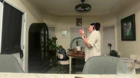 SimplyUs online show from June 3, 6:27 am