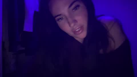 Snapshot of oceanxalara22_xo chatting on October 29, 2:35 am A L A R A  online show from October 29, 2:35 am