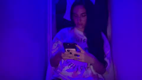 Snapshot of oceanxalara22_xo chatting on October 18, 2:16 am A L A R A  online show from October 18, 2:16 am