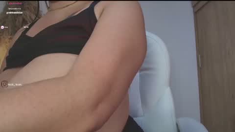 independent model online show from August 5, 4:48 pm