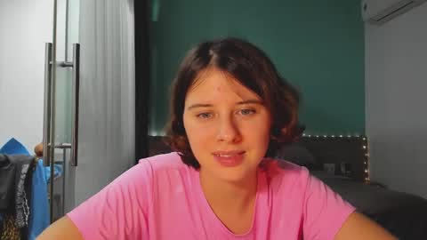 Evie online show from December 25, 4:11 pm