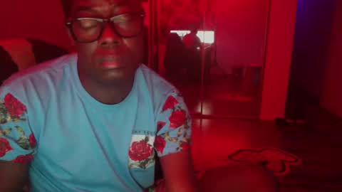 Snapshot of officialmoneyxxx chatting on December 15, 1:54 pm Money online show from December 15, 1:54 pm