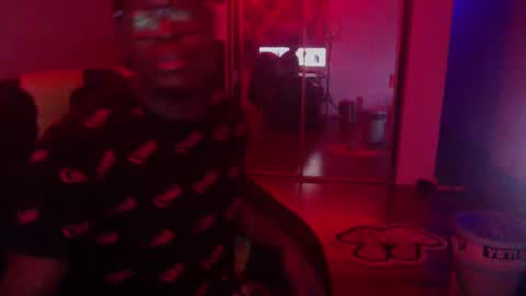 Snapshot of officialmoneyxxx chatting on December 18, 6:10 am Money online show from December 18, 6:10 am