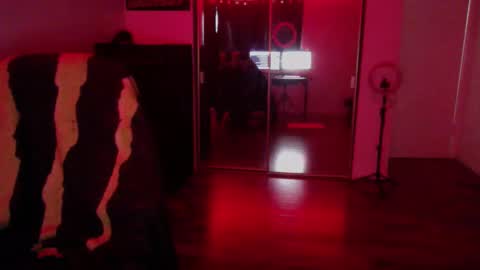 Snapshot of officialmoneyxxx chatting on October 24, 5:03 pm Money online show from October 24, 5:03 pm