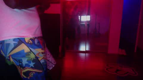 Snapshot of officialmoneyxxx chatting on January 16, 4:28 am Money online show from January 16, 4:28 am