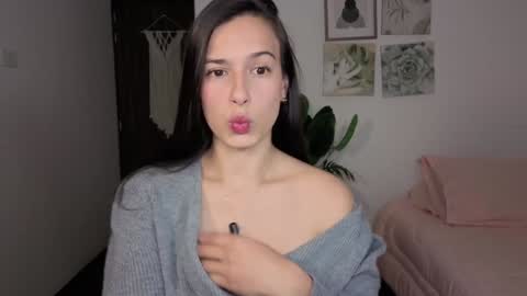 ohanna_ online show from March 3, 11:45 pm