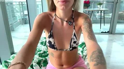 Kelly online show from April 24, 11:18 pm