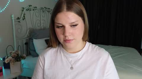 Snapshot of ohh_caitlyn chatting on October 6, 1:56 am Caitlyn or Catie online show from October 6, 1:56 am