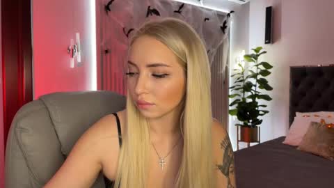 Emma online show from October 25, 1:50 am