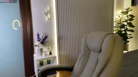 Emma online show from November 15, 2:02 am